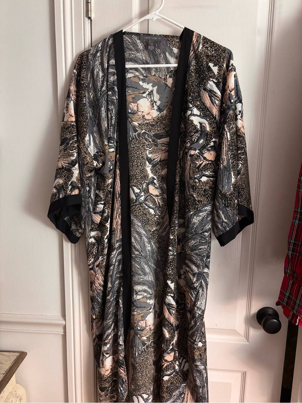 Vince Camuto Black & Blush Botanical Print Kimono Robe